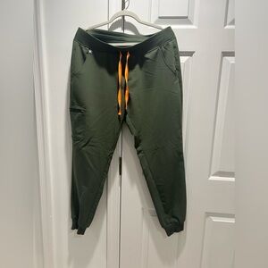 Figs set XL top, L bottom